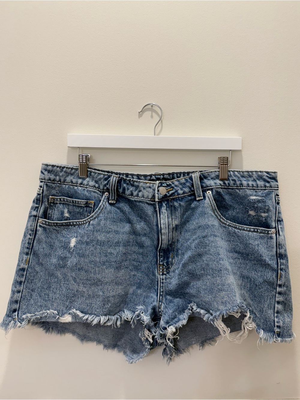 Wild Fable Mid-Rise Cut Off Short